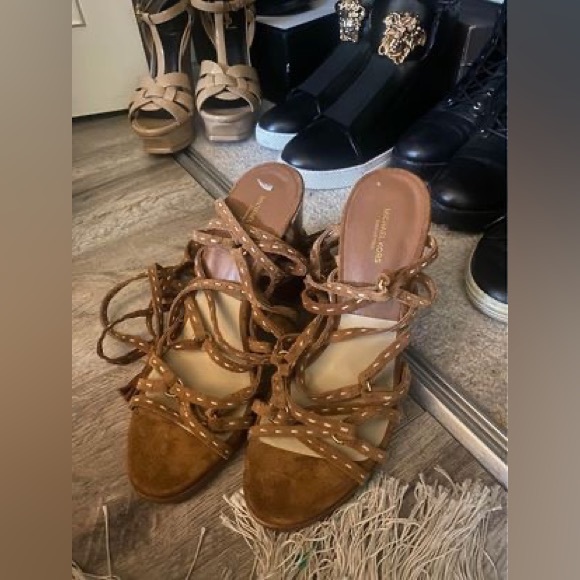 New Michael Kors Collection Rowan Lace Up sandals retail 550$ - Picture 3 of 3